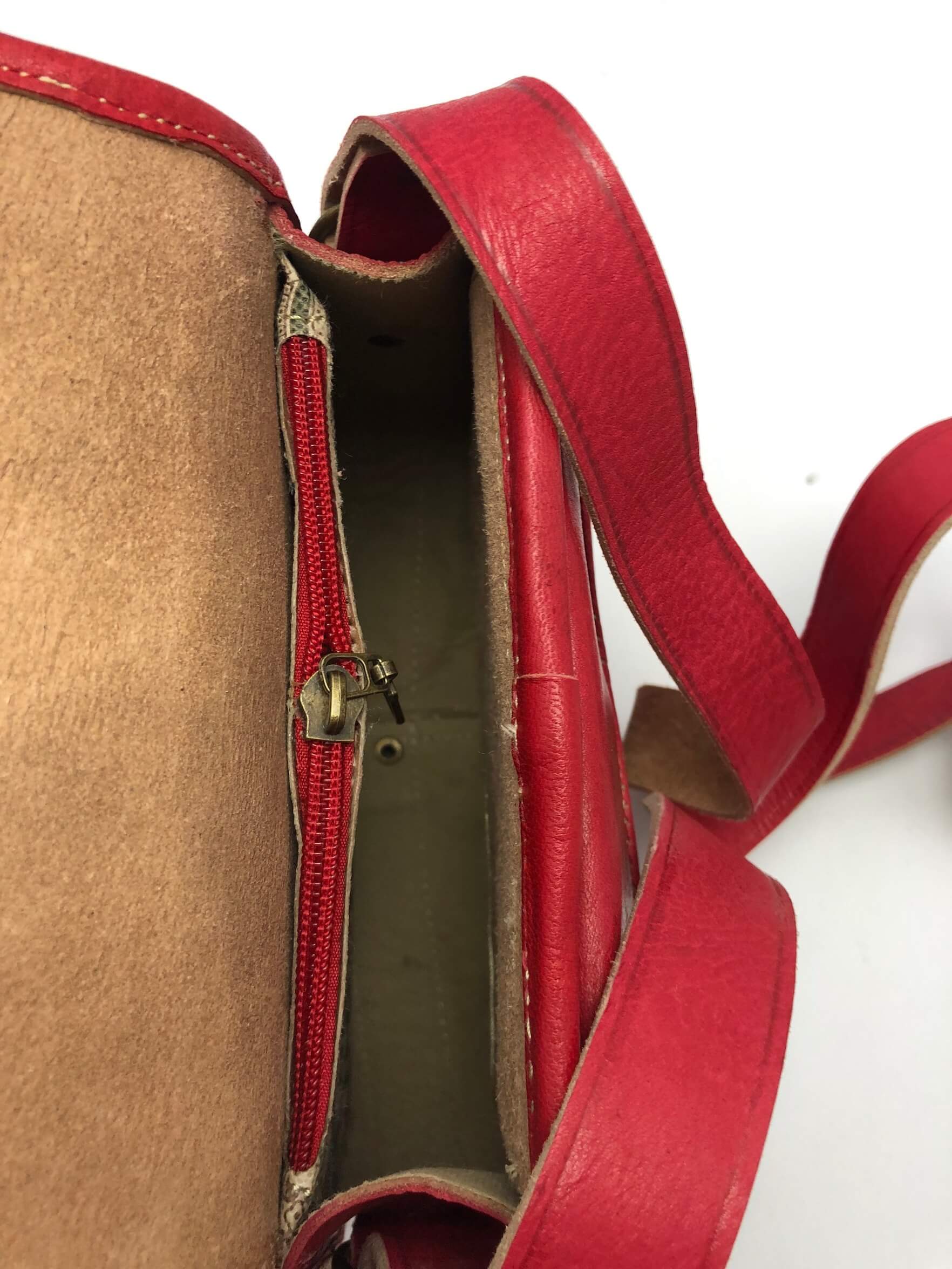 Kožená kabelka lovecká malá červená