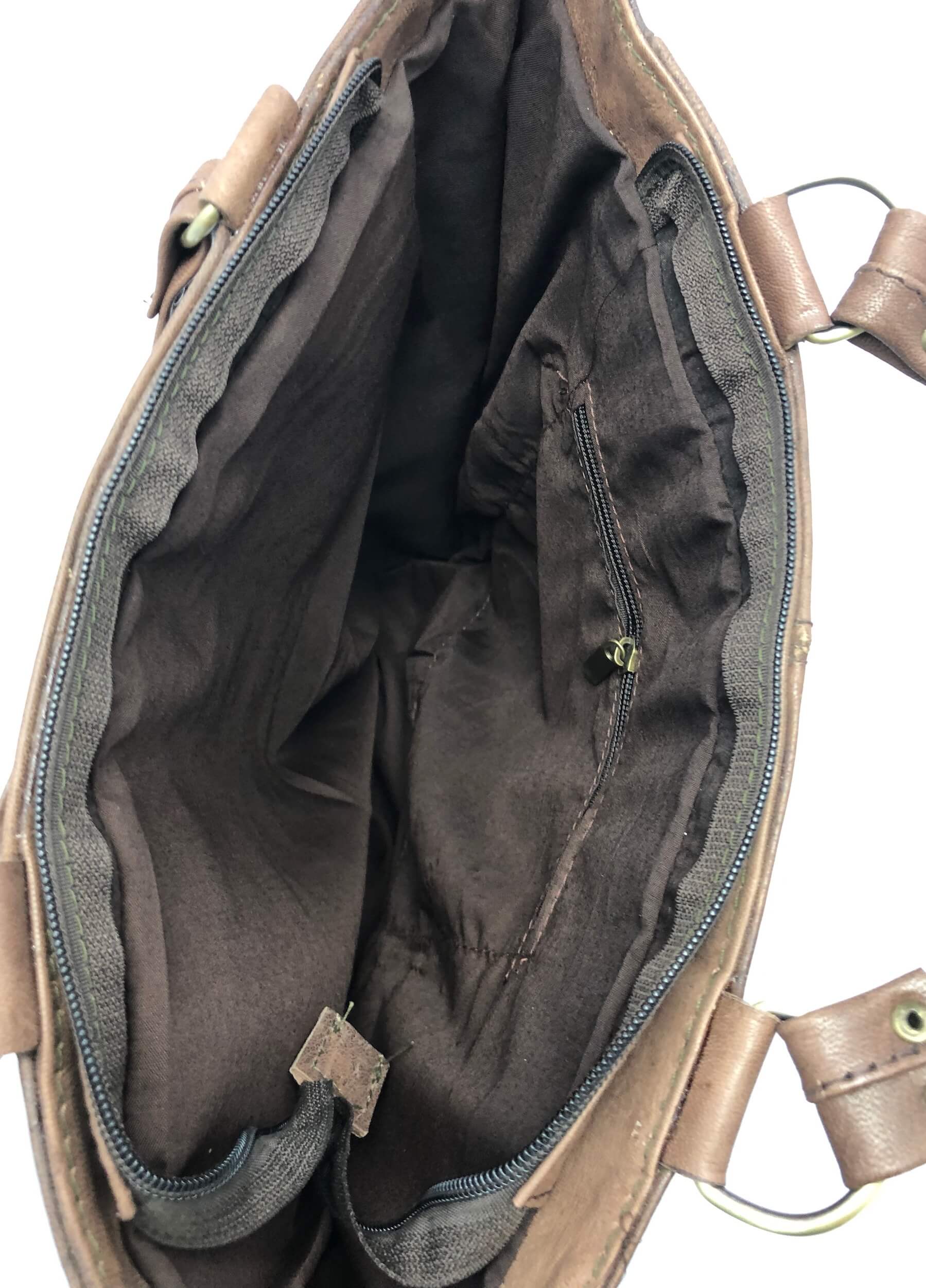 Dámská kožená kabelka s propletenou kapsou na zip hnědá