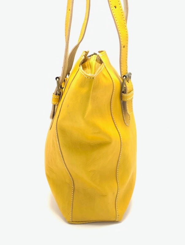 Dámská kožená kabelka s přezkami žlutá MagBag