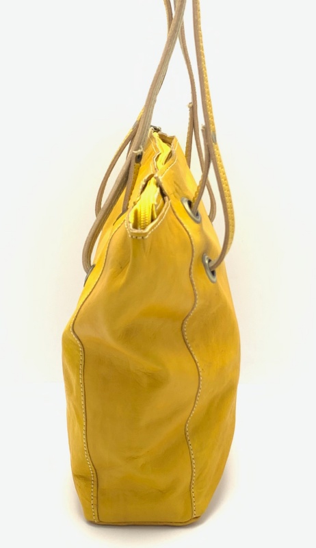 Kožená kabelka ozdobná kolečka žlutá MagBag