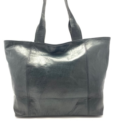 Dámská kožená kabelka s průpletem černá