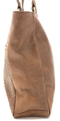 Dámská kožená kabelka s propletenou kapsou na zip hnědá