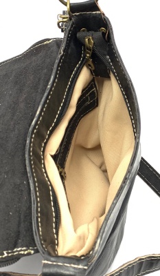 Dámská kožená kabelka půlkruh černá