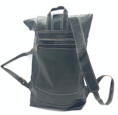 Kožený batoh široký pásek malý černý