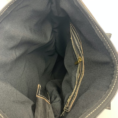 Kožený batoh široký pásek malý černý